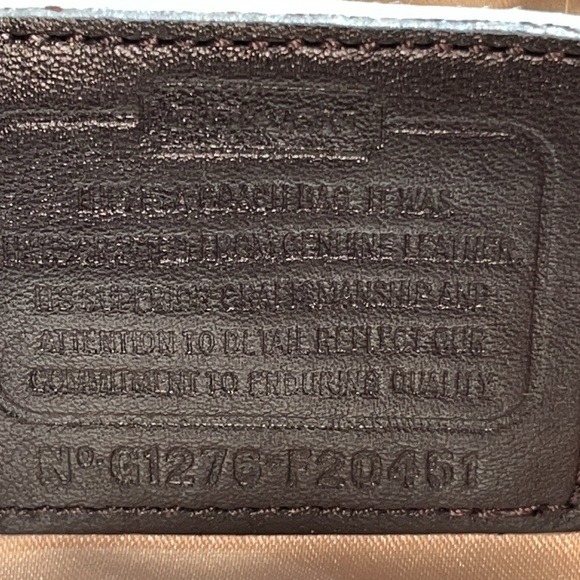 Coach patent leather purse clean and nearly brand new - Picture 4 of 11